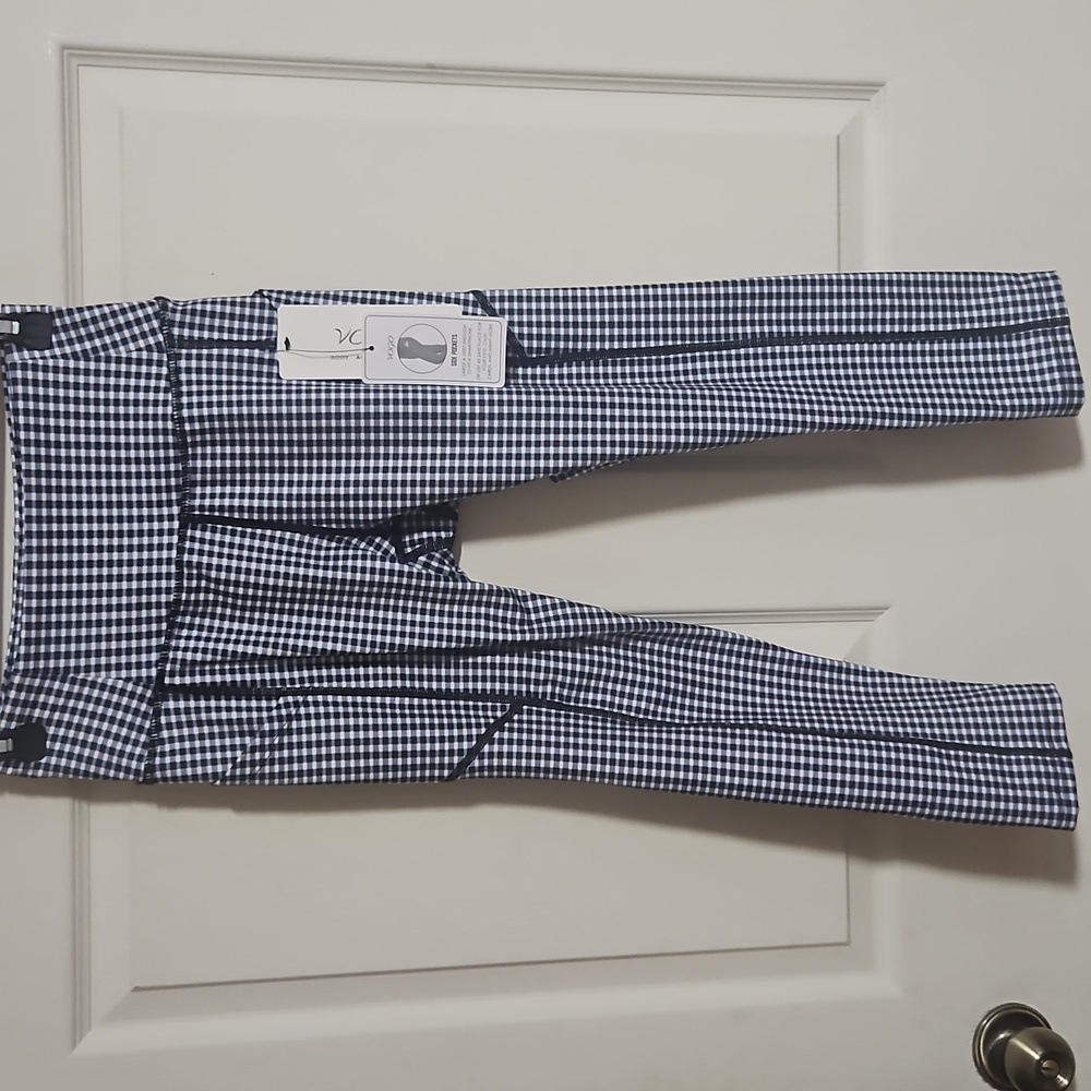 VOGO BLACK/WHITE CHECKERED LEGGING: NEW WITH TAGS: SIZE SMALL